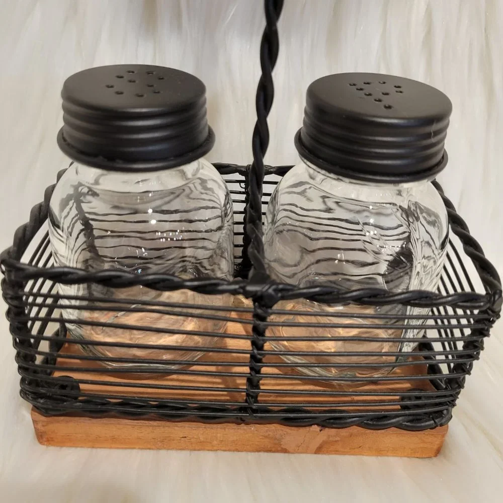 Salt & Pepper Shaker Set